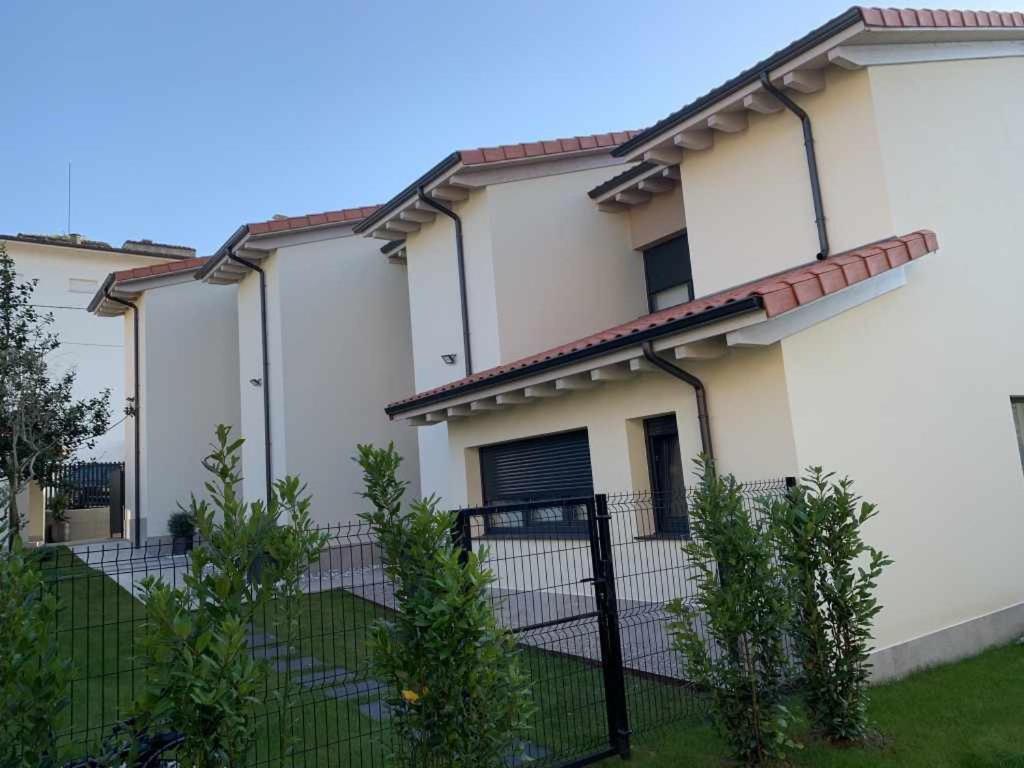 Adosadoduplex Marea Baja 3 Zona Playa Ideal Familias Parejas Y Amigos 利亚内斯 外观 照片